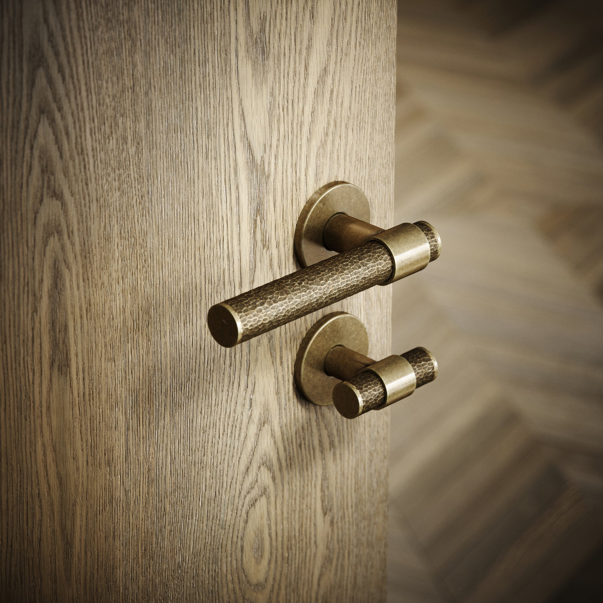 Chester Aged Bronze Hammered Bathroom WC Handle & Round Thumbturn Set