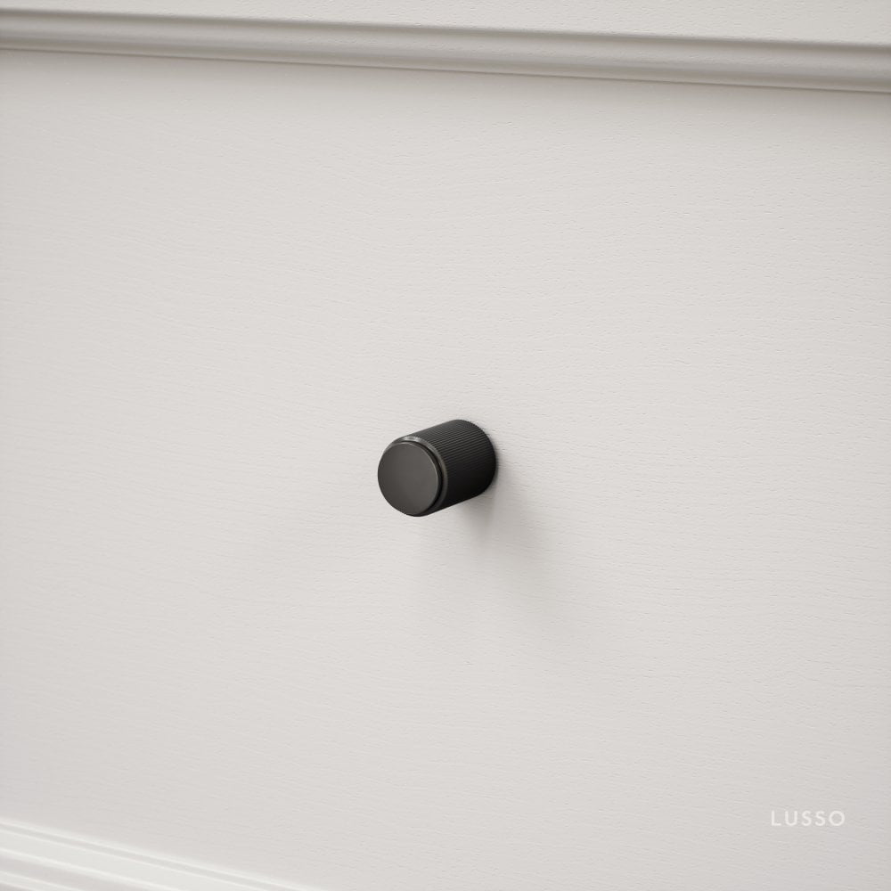 Dali Fluted Matte Black Furniture Knobs