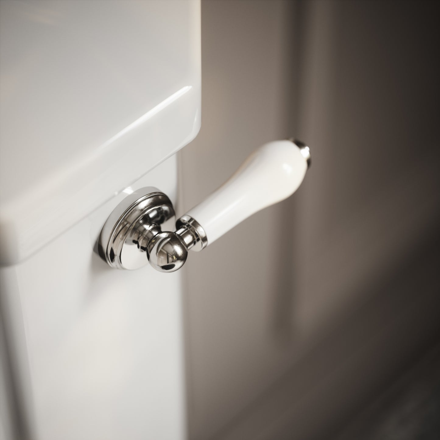 Portland Close Coupled Traditional Toilet with Solid Oak seat (Chrome Fittings)