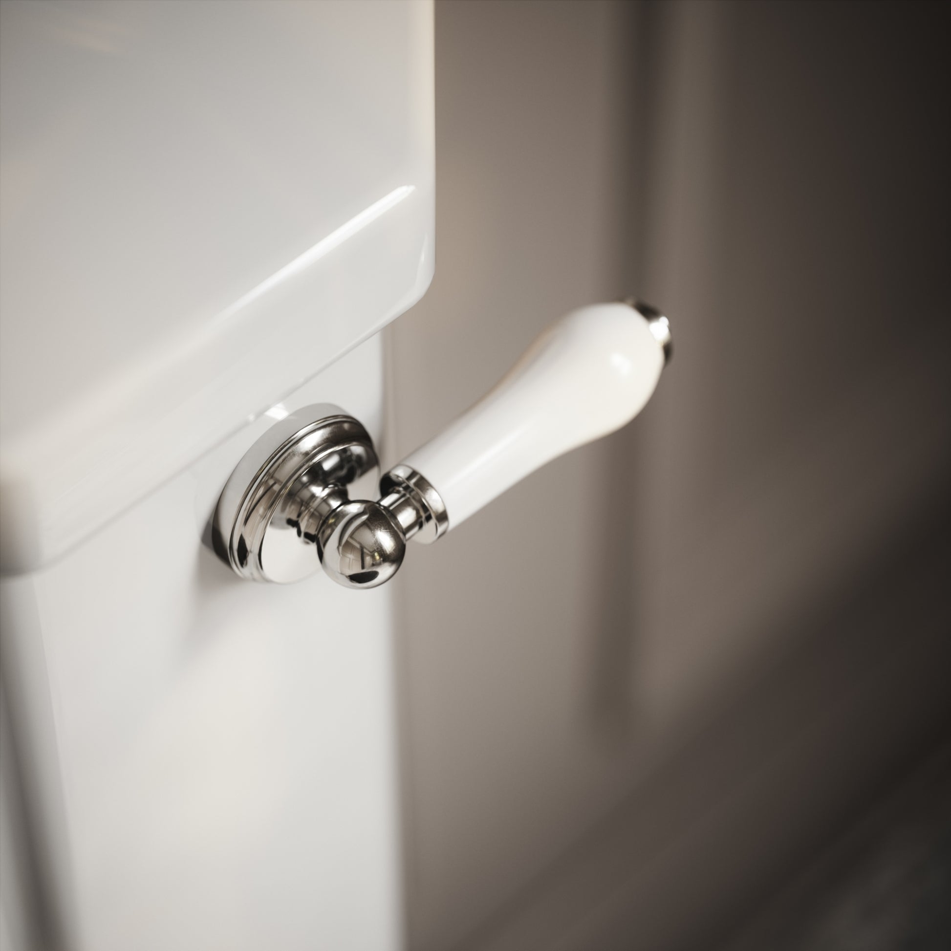 Portland Close Coupled Traditional Toilet with Solid Oak seat (Chrome Fittings)