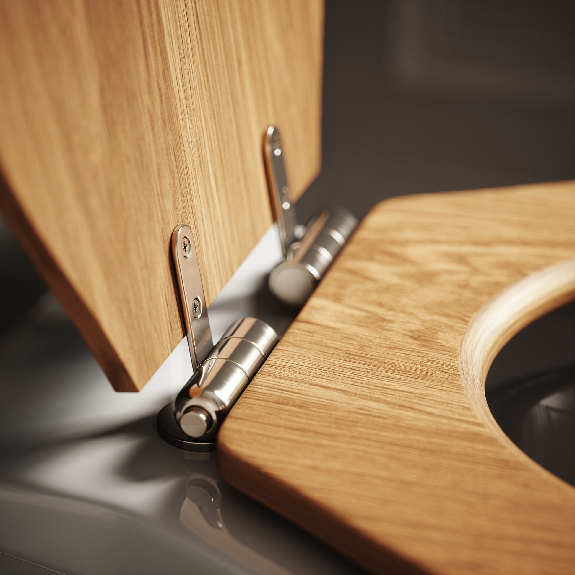 Portland Low Level Traditional Toilet with Solid Oak seat (Polished Nickel Fittings)