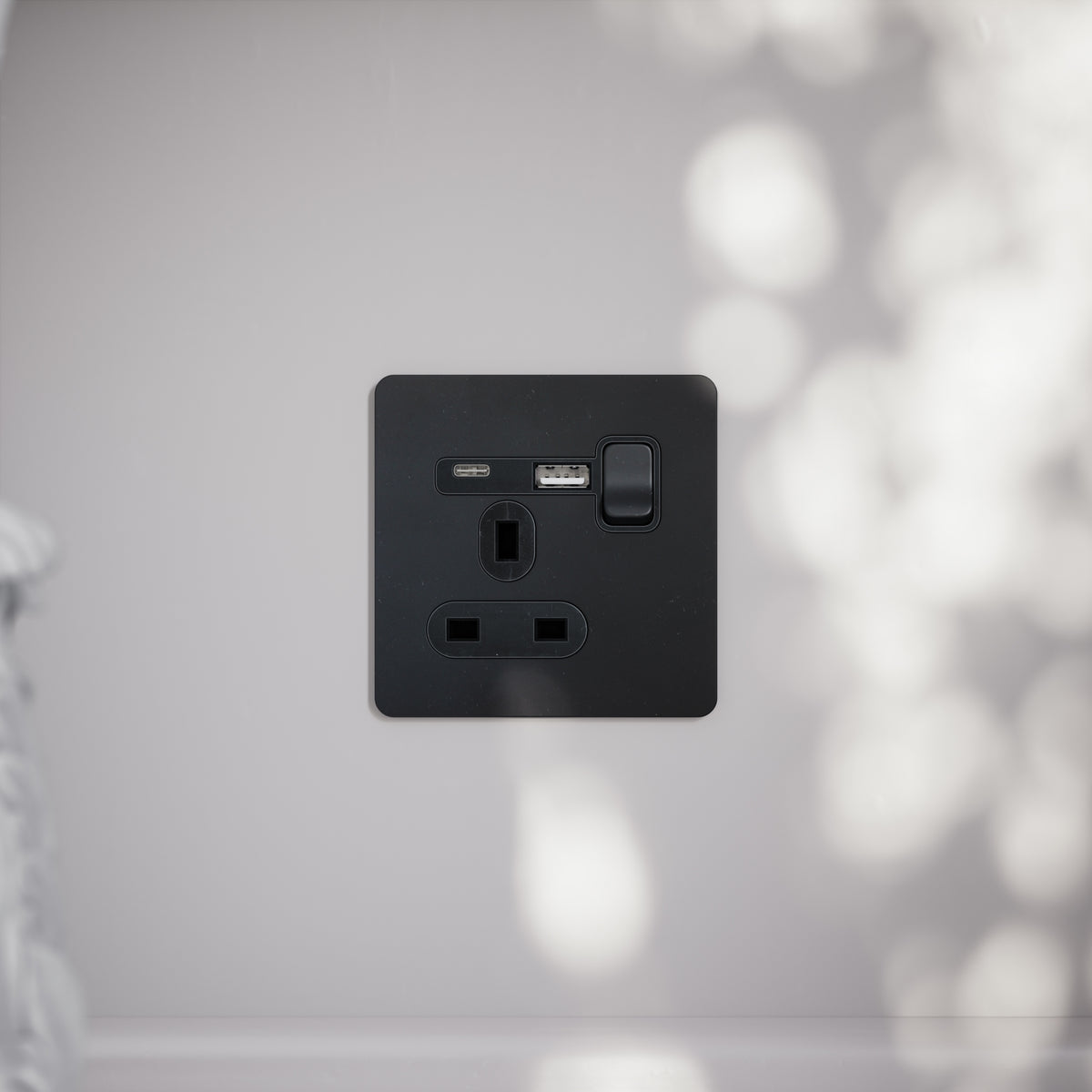 Usbc Rectangular Socket SlimTech Matte Black 1 Gang 13A USB/USB-C Socket - LUSSO