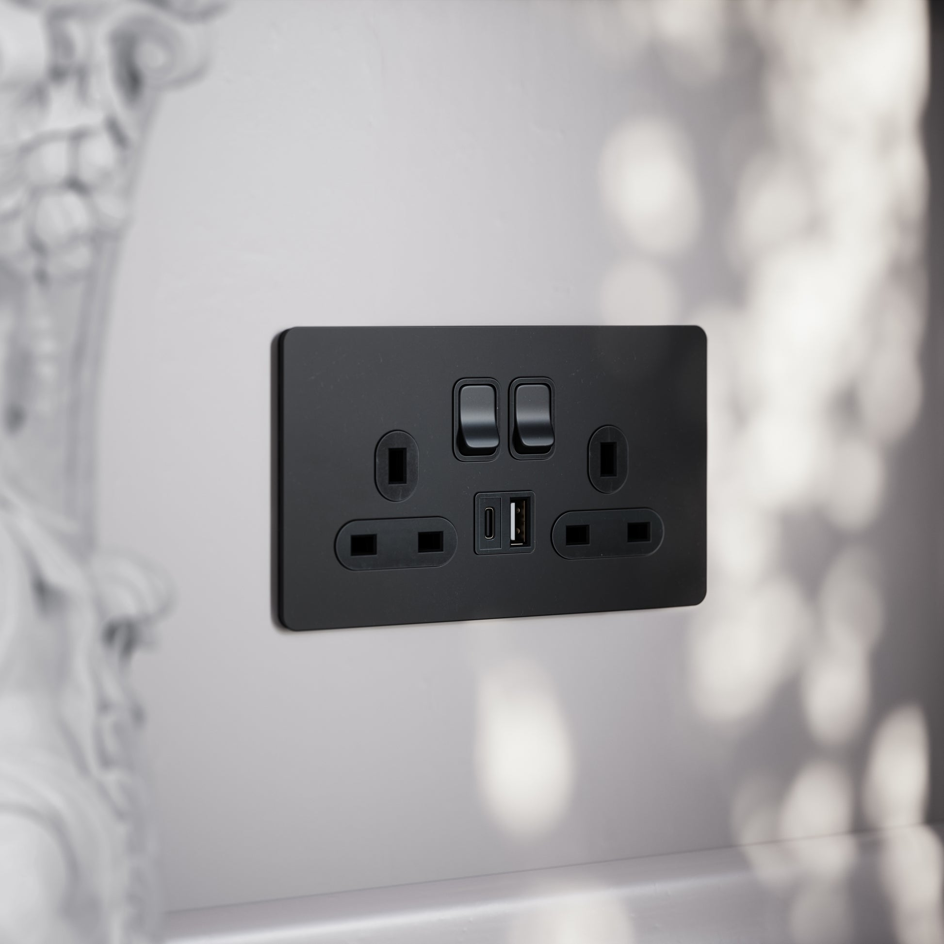 SlimTech Collection Matte Black 2 Gang 13A USB & USB-C Socket